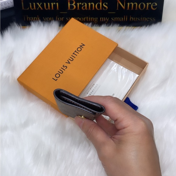 LOUIS VUITTON KEY HOLDER - Picture 2 of 11